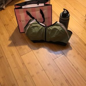 Victoria’s Secret knockout sports bra 38c